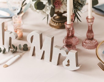 Mr and Mrs Sign - Wedding Table Centerpiece, Bride and Groom Wood Sign, Rustic Table Decoration for Sweethearts