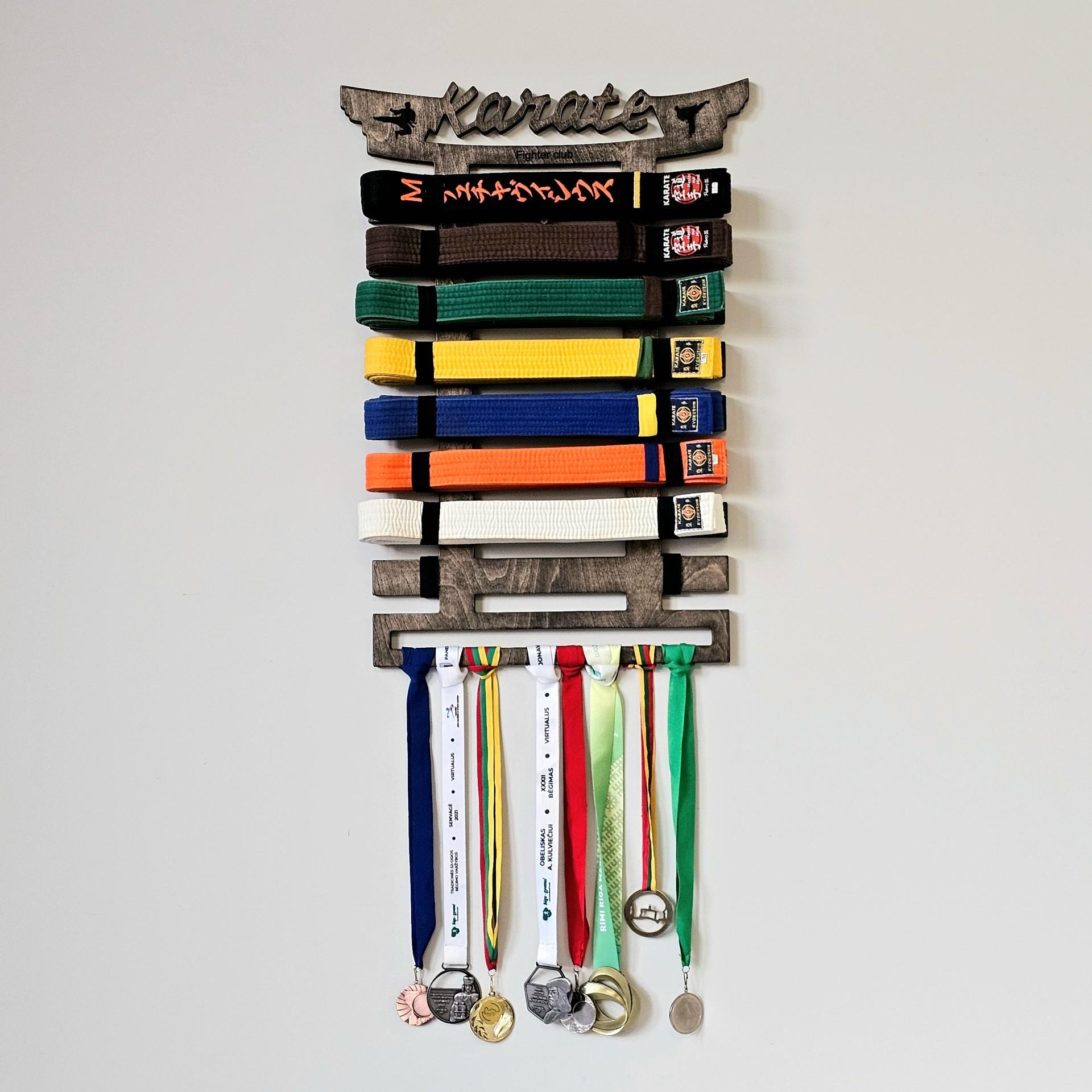 Espositore Cinture Karate, Porta Cinture Arti Marziali, Appendino per Cintura Karate, Espositore, Espositore A Parete per 12 Cinture, Organizzatore per Cinture per Arti Marziali, Portacinture per T