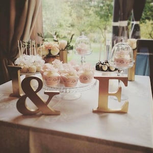 Iniciales de pareja personalizadas - Letras de madera Regalo del día de San Valentín o decoración de boda - Signo personalizado de novia y novio - Letras de nombre de los amantes