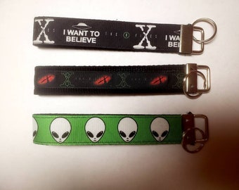 Handmade, Fandom, Scully, Mudler, I Want to Believe, Paranormal, Aliens, Scifi, Key Fobs, Wristlet, Keychain, Gifts for Him, Gifts for Her