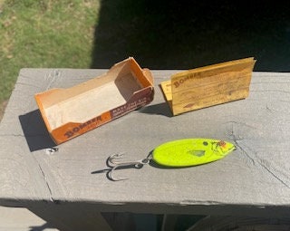 vintage bomber waterdog fishing lure 1714 Box White
