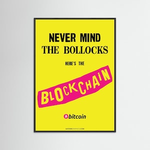 Op de afbeelding: Een ingelijste poster met een heldergele achtergrond. De poster bevat de tekst "NEVER MIND THE BOLLOCKS" in zwart, met "HERE'S THE" eronder. Een roze banner leest "BLOCKCHAIN". Het Bitcoin-logo staat onderaan.