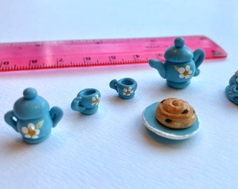 Conjunto de chá para casa de bonecas azul em pó em miniatura