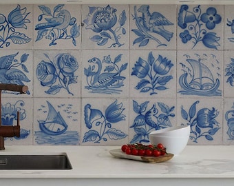 Traditionelle blaue Fliesenaufkleber, PACKUNG MIT 24 Vögeln auf Keramikfliesen, abnehmbar, gealterte Fliesen, Blumenmuster, Backsplash-Abziehbilder, Schälen und Aufkleben # 34T