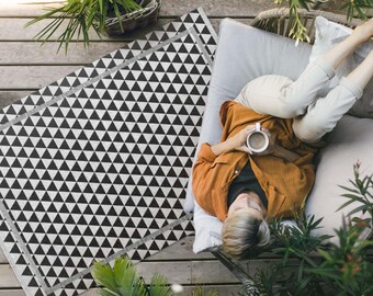 Black And White Triangles Imitation Fabric Outdoor Rug, Texture Patio Carpet, Black And White Vinyl Rug, Porch Rug, Waterproof Rug