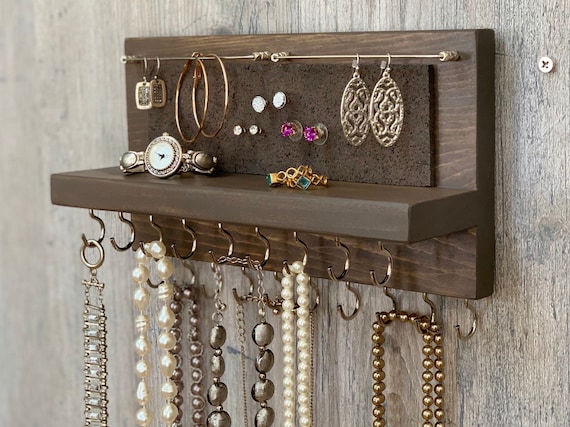  Organizador de joyas de collar blanco rústico – Soporte para  joyas de montaje en pared – Ganchos de almacenamiento de joyas colgantes  montados para collares, aretes y anillos – Decoración de