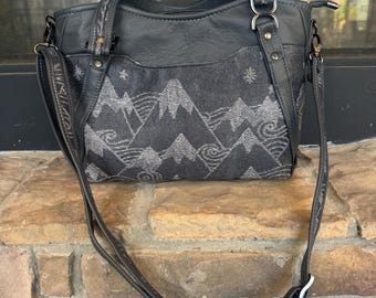 Montaña brumosa de lana