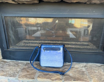 Bolso bandolera de montaña brumosa