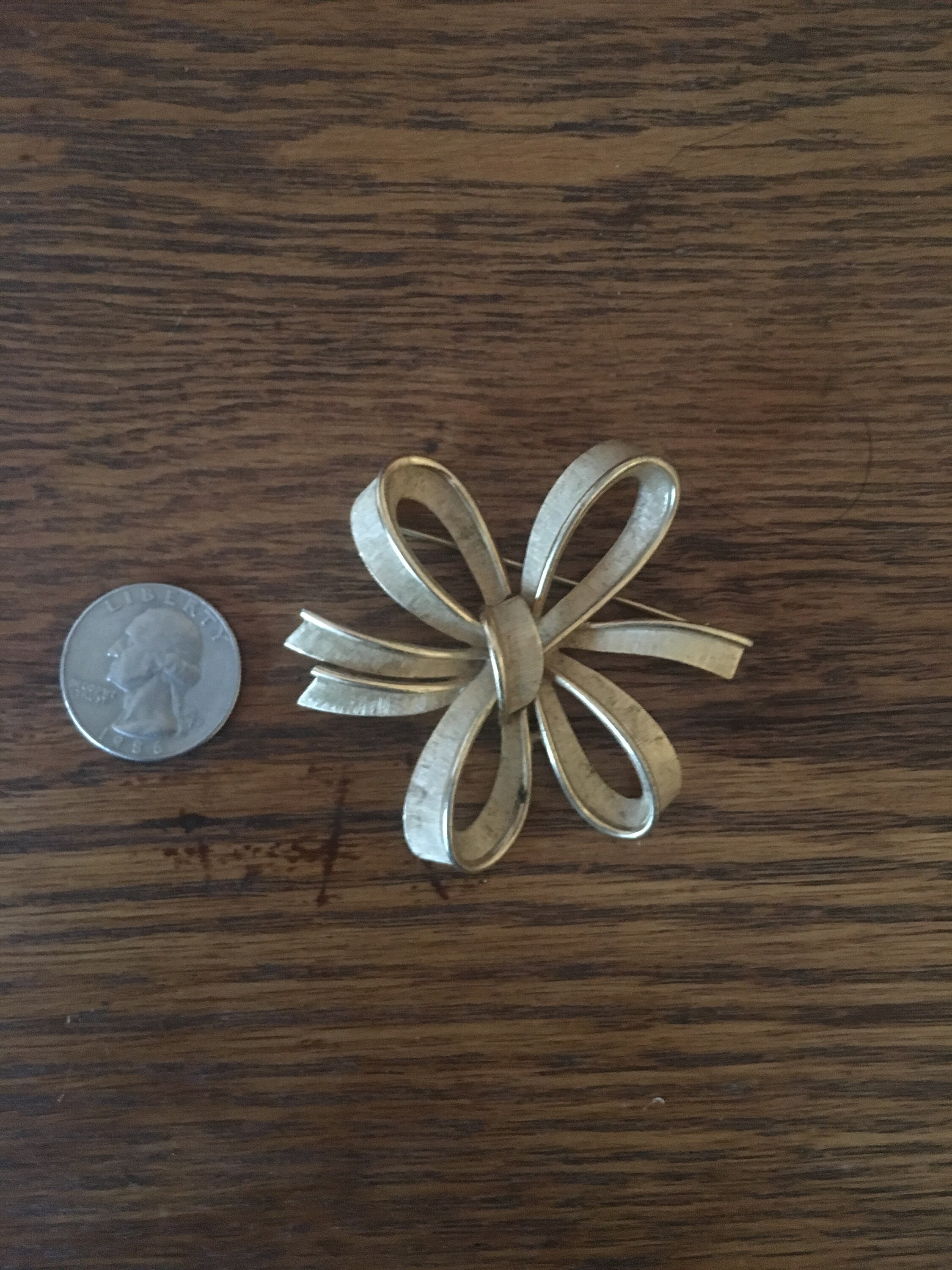 Vintage Classic Gold Trifari Bow Brooch – 24 Wishes