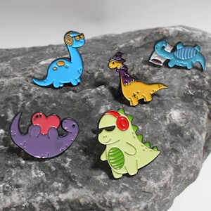 Dinosaurier Brosche Pin , verschiedene Designs, Anstecker, Metall, emailliert, Dino SET alle 5