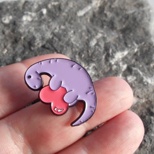 Dinosaurier Brosche Pin , verschiedene Designs, Anstecker, Metall, emailliert, Dino Herz