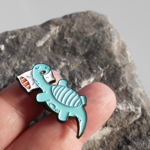 Dinosaurier Brosche Pin , verschiedene Designs, Anstecker, Metall, emailliert, Dino Kopfkissen