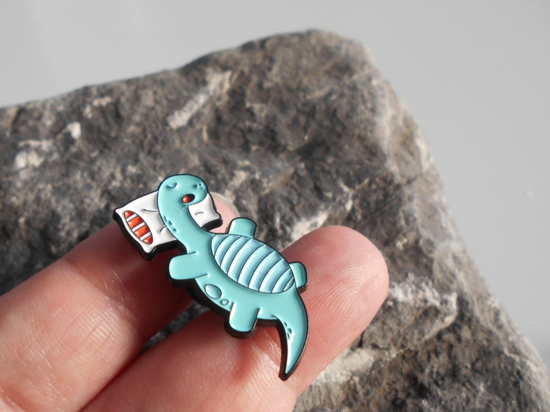 Dinosaurier Brosche Pin , verschiedene Designs, Anstecker, Metall, emailliert, Dino Kopfkissen