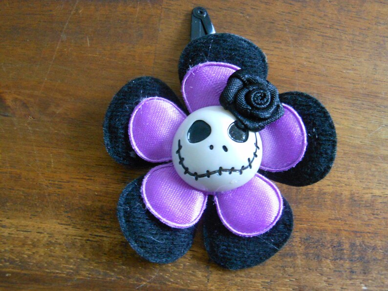 Skull Haarspange Totenkopf Blume Haarklammer gothic lila schwarz spange oben