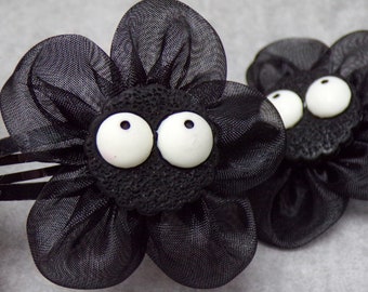 Witzige Haarspange durchsichtig schwarz grosse Augen Organzastoff Blume gothic rockabilly punk schwarz