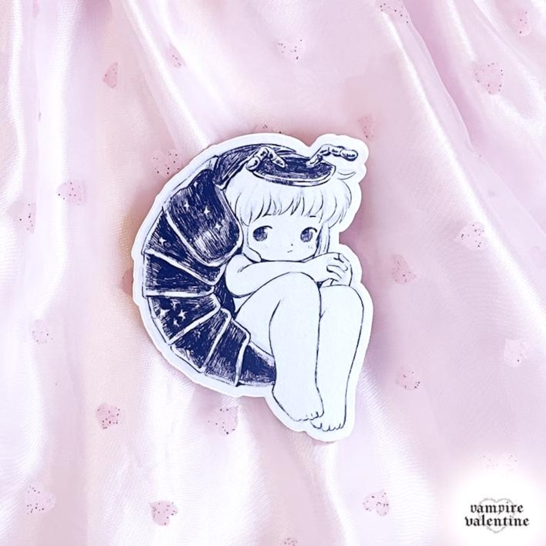 Bug dans une boule Sticker | Isopod girl effrayant mignon art sur vinyle imperméable à l'eau image 2
