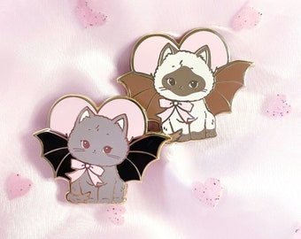 Creepy Cute Pin Bat Cat / Retro Kitsch Kitten Oddity Art como accesorio de esmalte duro