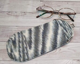 Estuche para gafas con cuentas Estuche suave para gafas en blanco y negro Monedero con cierre de beso
