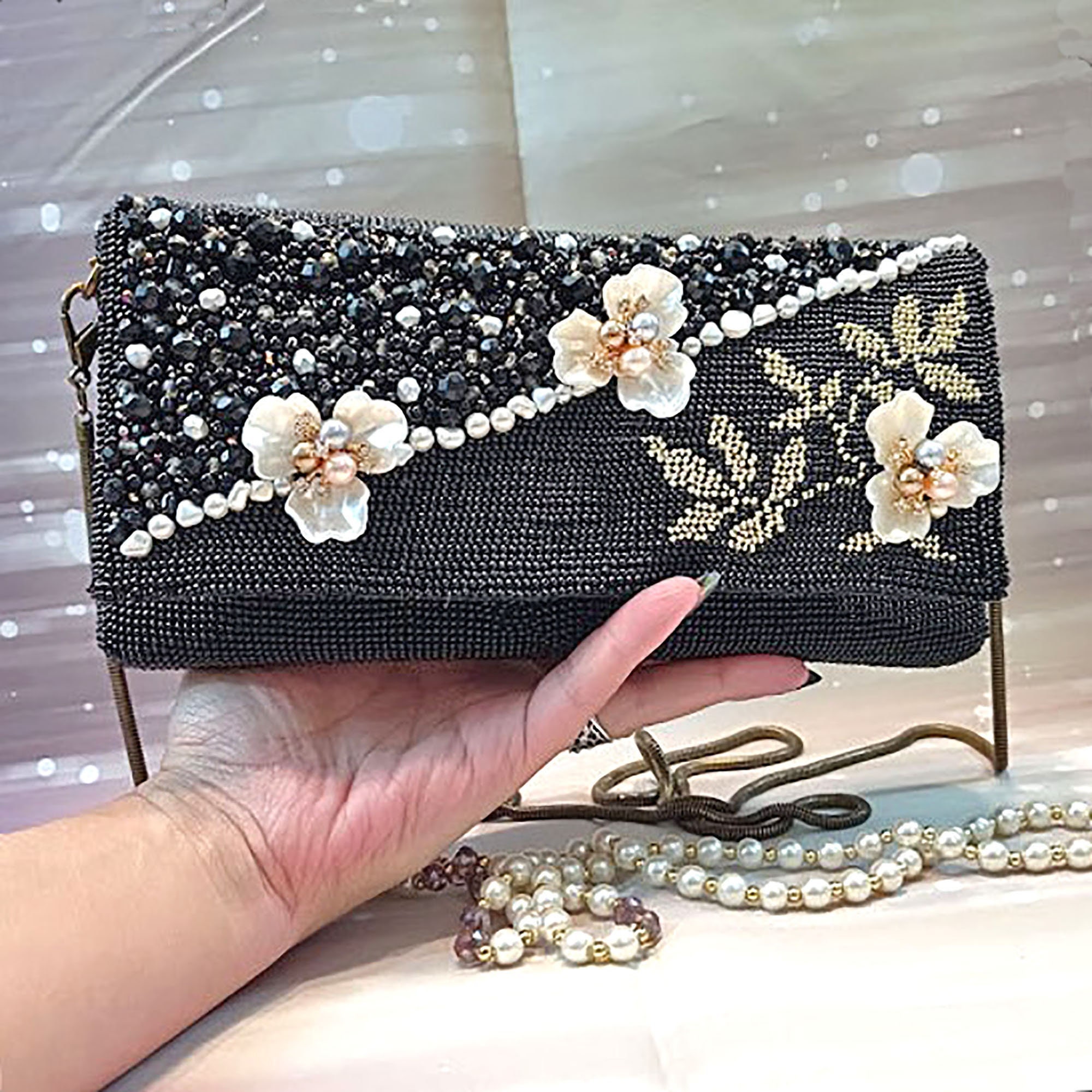 黒のビーズ付きクラッチバッグ：刺繍入りフラワーハンドバッグ、花嫁の 