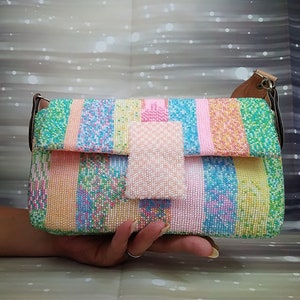 Petit sac à bandoulière Pochette de demoiselle d'honneur Cadeau 30e anniversaire pour femme Sac à main en perles multicolores avec rabat Sac mère de la mariée