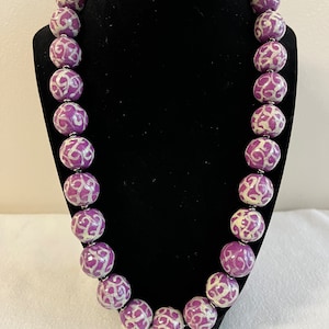 Heavy Vintage Handcrafted Glass Bead Necklace 18&quot; Long Light Gray and Purple 21mm Beads