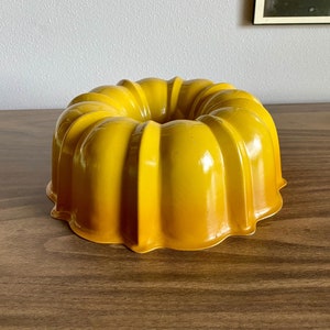 vintage Bundt pan | fluted tube cake pan non-stick