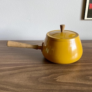 harvest gold fondue pot | wood handle