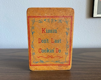 trivet | Kissin' Don't Last - Cookin' Do | mid century farm country chic kitchen