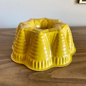 vintage Bundt pan | fluted tube cake pan non-stick