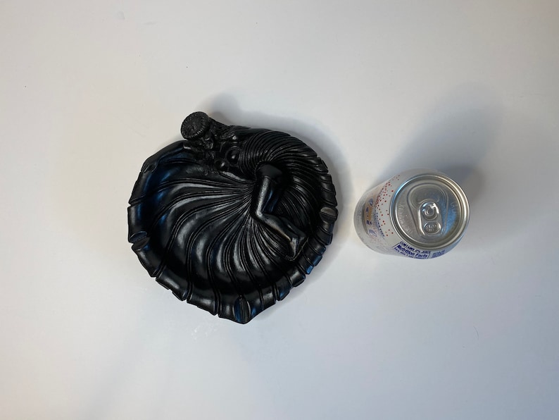 Coco Joes Hawaii hula girl ashtray 137 black lava No
