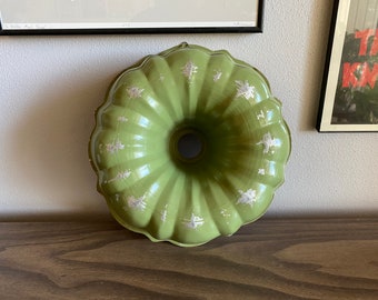 vintage Bundt Pan fluted tube cake mold | avocado green | non-stick