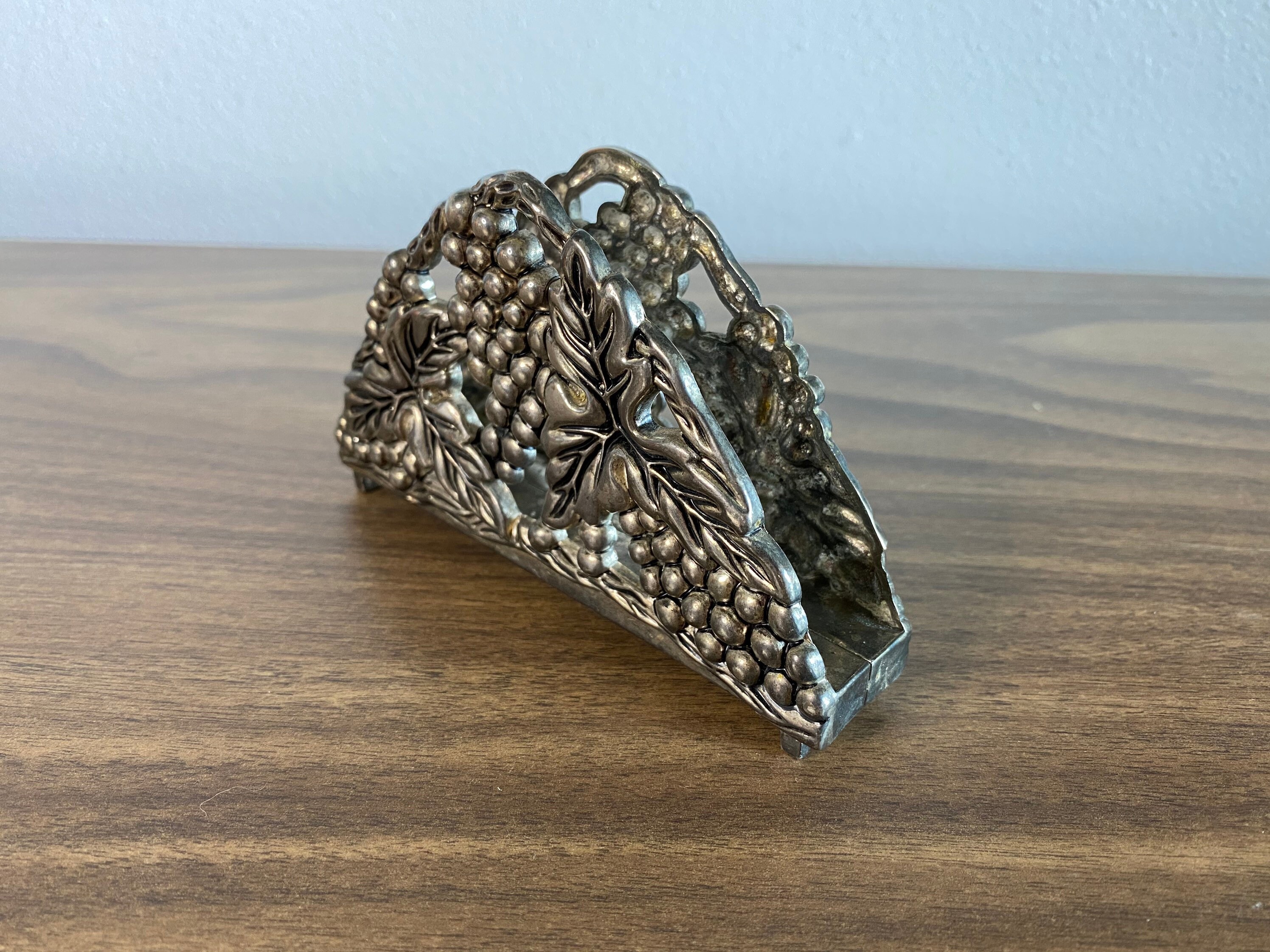 Porte-serviettes De Table En étain – Motif Raisin Et Blé – Ancien 17x8 Cm