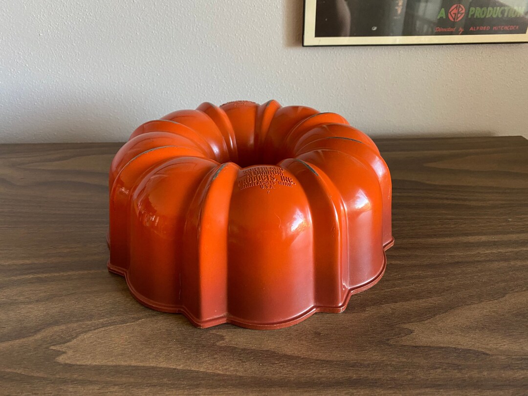Vintage Bundt Nordic Ware Fluted Tube Cake Pan Original Box Tangerine