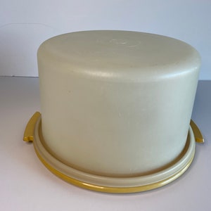 Large Tupperware cake keeper 1970's – Carol's True Vintage and Antiques