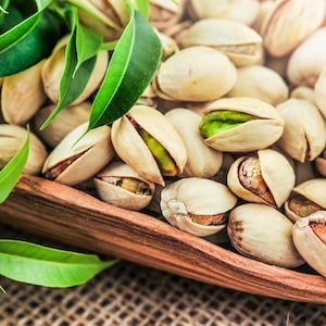 5 PISTACHIO NUT TREE Pistacia Vera Fruit Red Flowers Seeds *Combined Shipping