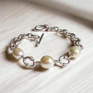 Sterling Silver Pearl Charm Bracelet, Modern Pearl Bracelet, Charm Bracelet, Gift for Her, Pearl Jewelry, Wedding Jewelry, Bridesmaid Gift,