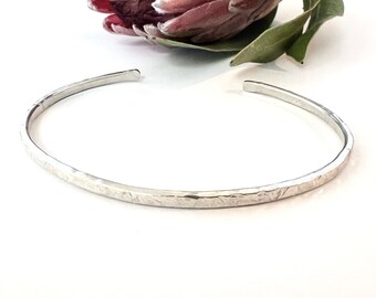Sterling Silber Manschette Armband, Stapeln Minimalist Armband, strukturierte Manschette Armband, personalisierte Schmuck, Unisex Schmuck, Geschenk für Freund