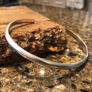 Massives massives Sterling Silber Manschette Armband, Stapeln Unisex Armband, Freund Geschenk, 4 Gauge Silber, personalisierter Schmuck