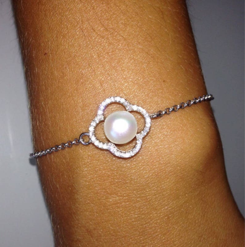 Natural sea shops water pearl and quatrefoil cubic zirconia halo bracelet on fine sterling silver rolo chain.