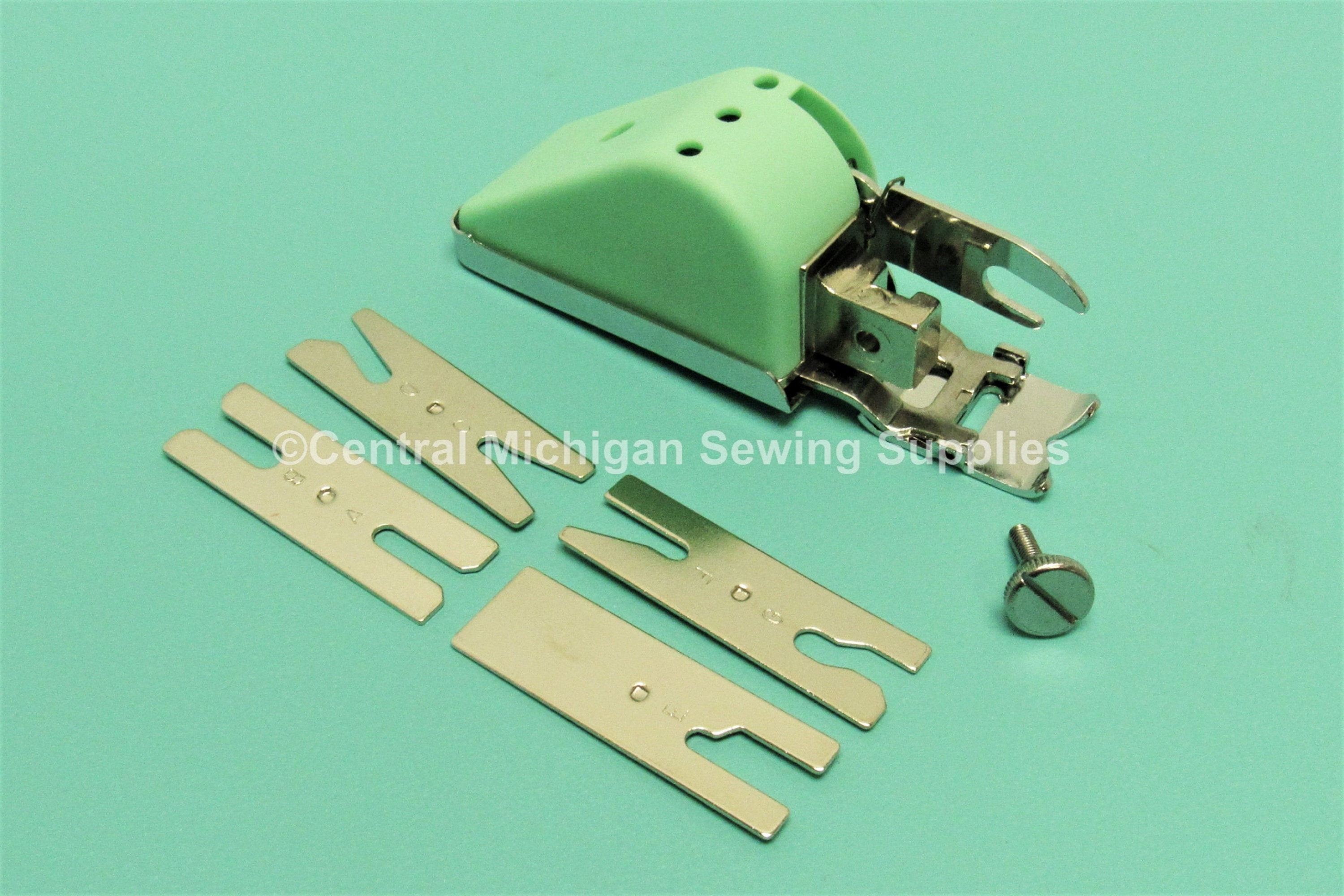 Singer Sewing Machine Lot Of Feet / Attachments For 99k In Green Card Box -  Lot K35