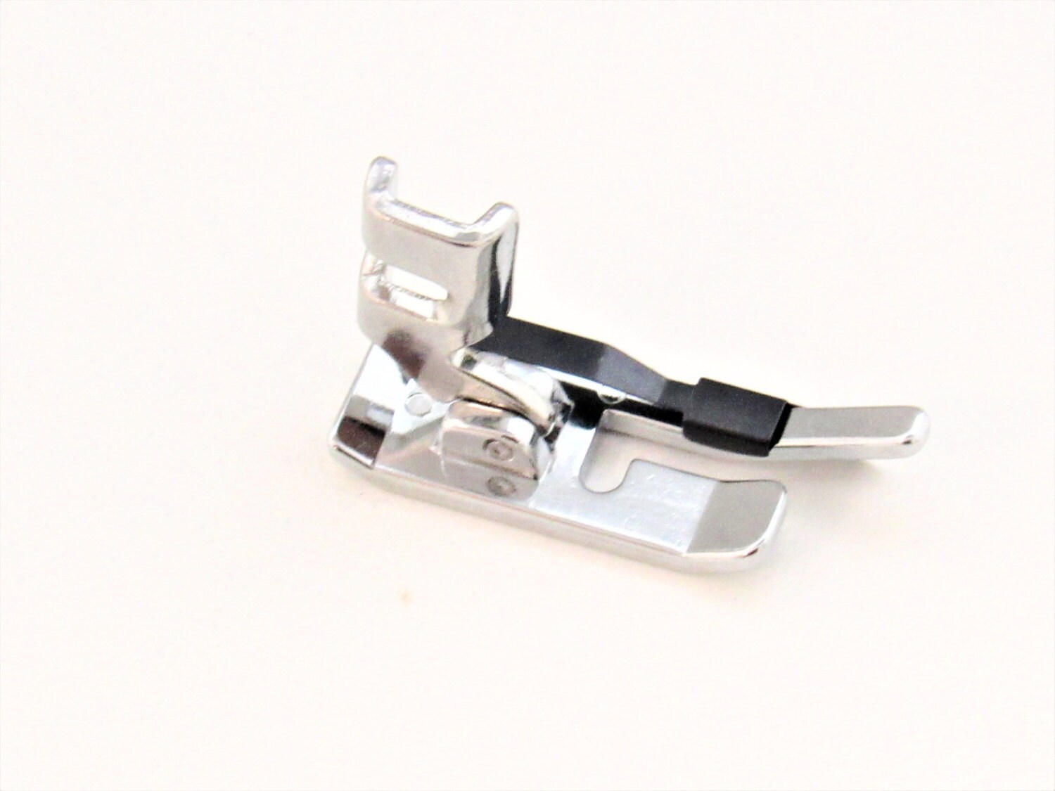 Singer Sewing Machine Quarter Inch Foot With Guide Fits Models 15, 66