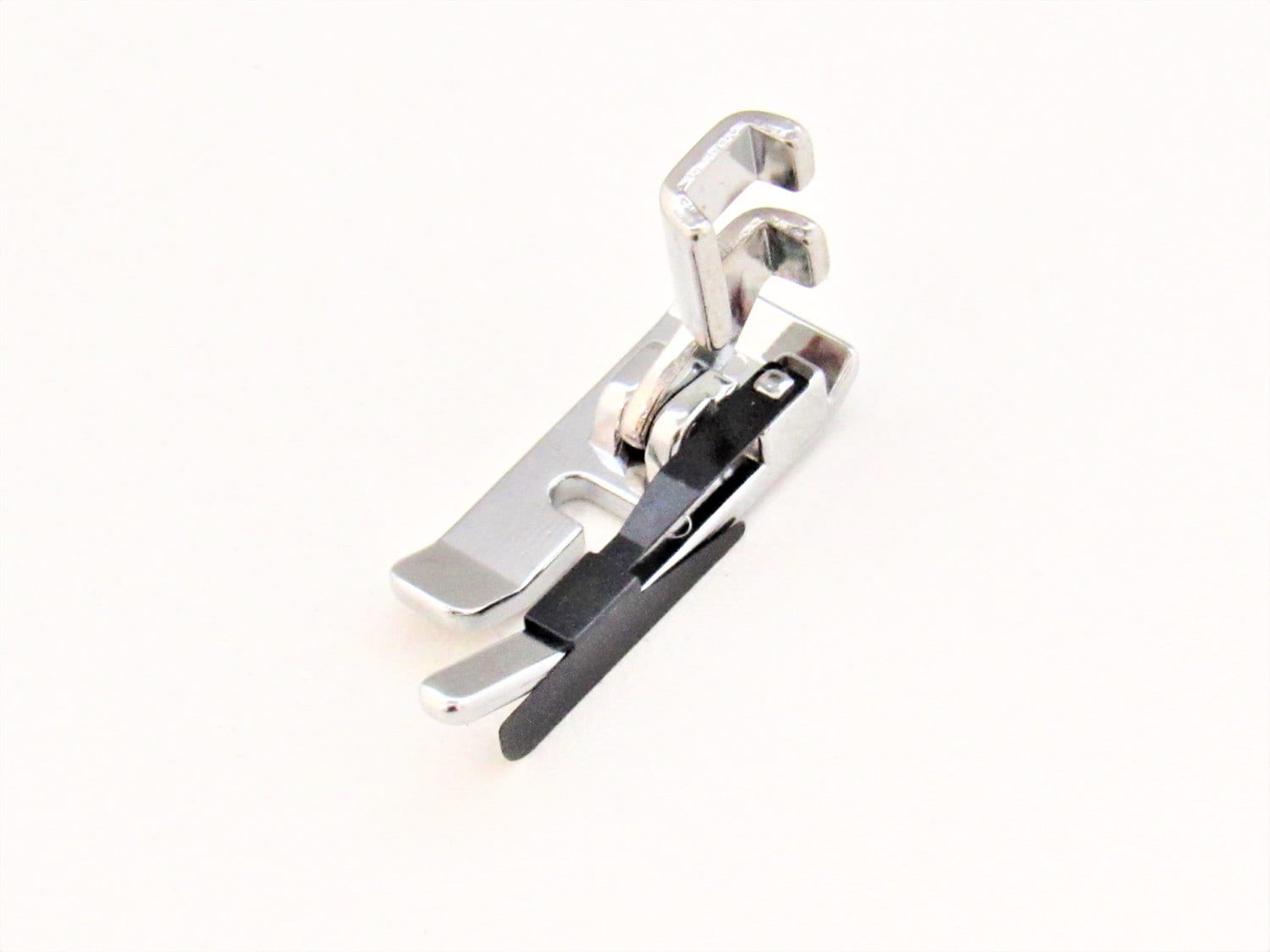 Singer Sewing Machine Quarter Inch Foot With Guide Fits Models 15, 66
