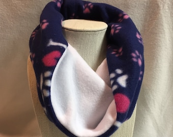 Reversible Fleece Cowl - 1) Animal Lover Print with Pink Pawprints on Blue Background, 2) Solid White (#SC035)