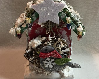 Decorated and Snow-covered Green and Red Birdhouse with Bird (#SE062)