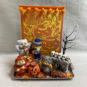 Vintage Halloween-assemblage - Beren in kostuum - 'Happy Halloween' (#NA036)