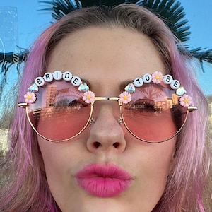 BRIDE TO BE / Wifey To Be Daisy Heart Round Hen / Bachelorette / Party Sunglasses / Festival / Wedding