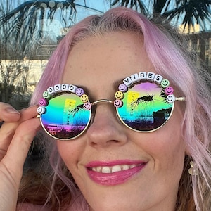 Niestandardowy tekst Uśmiechnięta buźka Okrągłe okulary przeciwsłoneczne Rave Festival - Dostępne niestandardowe wzory