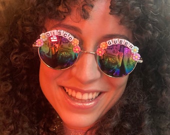Okulary przeciwsłoneczne Disco Queen z okrągłymi, tęczowymi, lustrzanymi kwiatami, festiwalowe – dostępne wzory na zamówienie