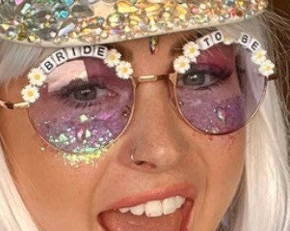 BRIDE <3 TO BE Daisy Round Tint Hen Party Festival Sunglasses - Custom Designs Available