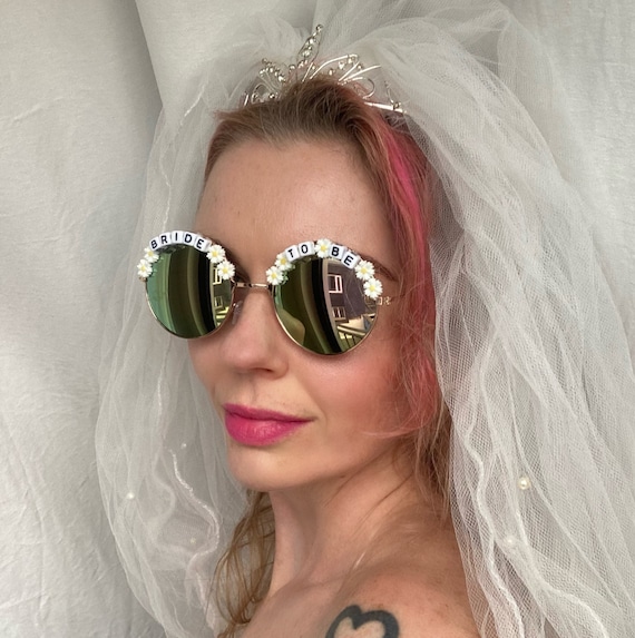 DEFECT 'Bride To Be' Round Daisy Wedding Hen Party Festival Sunglasses